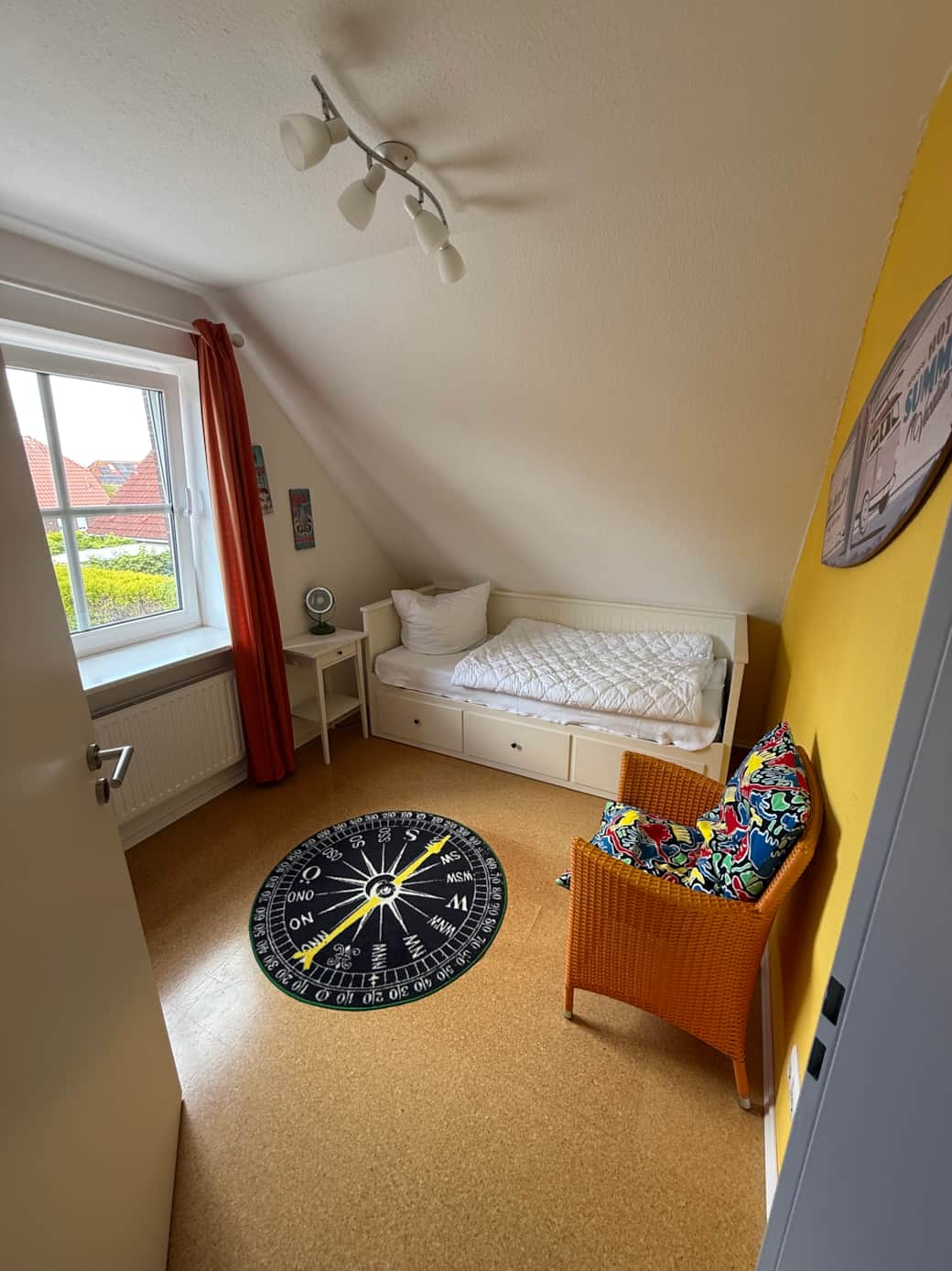 1. OG - Surferzimmer (inzwischen mit 2 Einzelbetten für noch mehr Individualität) 1. OG - Surferzimmer (inzwischen mit 2 Einzelbetten für noch mehr Individualität)