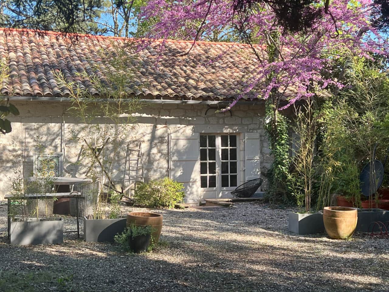 La terasse privé et l'entrée