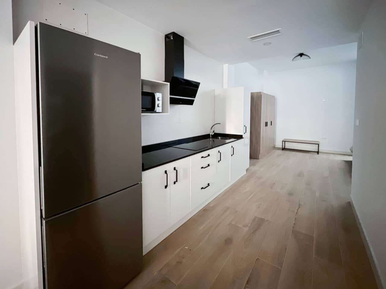 La cocina dispone de todo el menaje necesario por si decides cocinar..