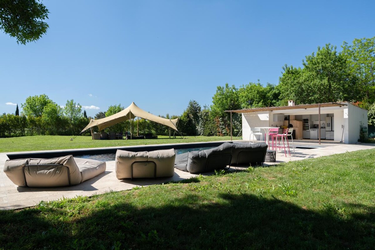 Provençal farmhouse & padel court swimming pool AC
