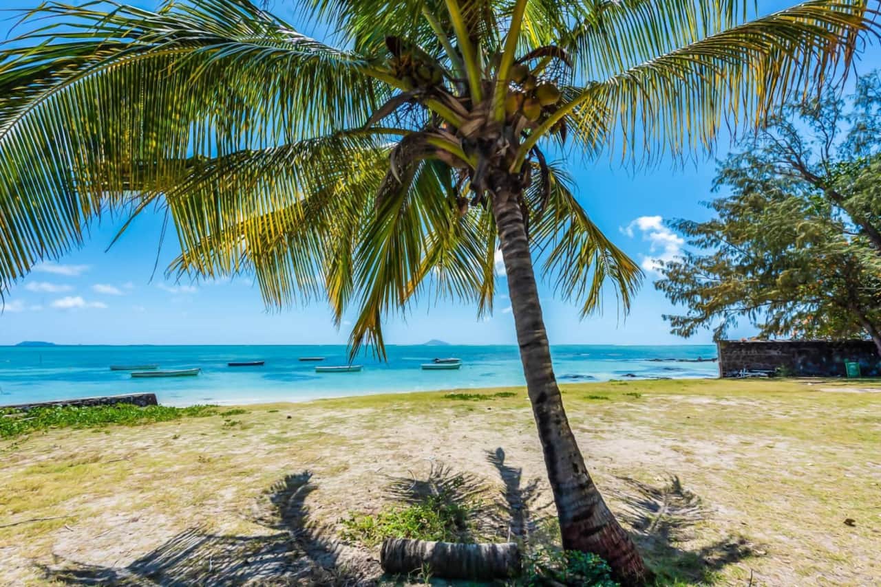 The cottage is 5-6 minutes walk to this public beach