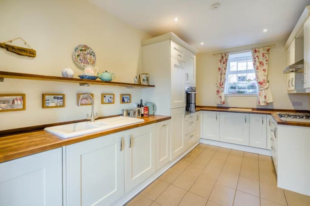 Fully equipped kitchen