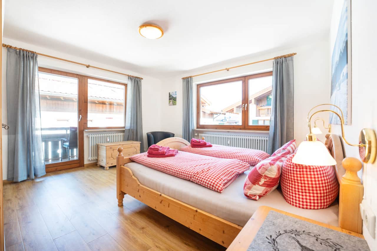 Bedroom with access to the balcony