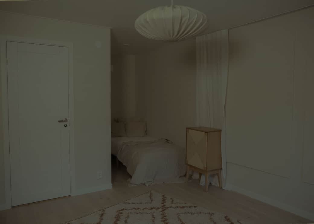 Room 2 bed dark