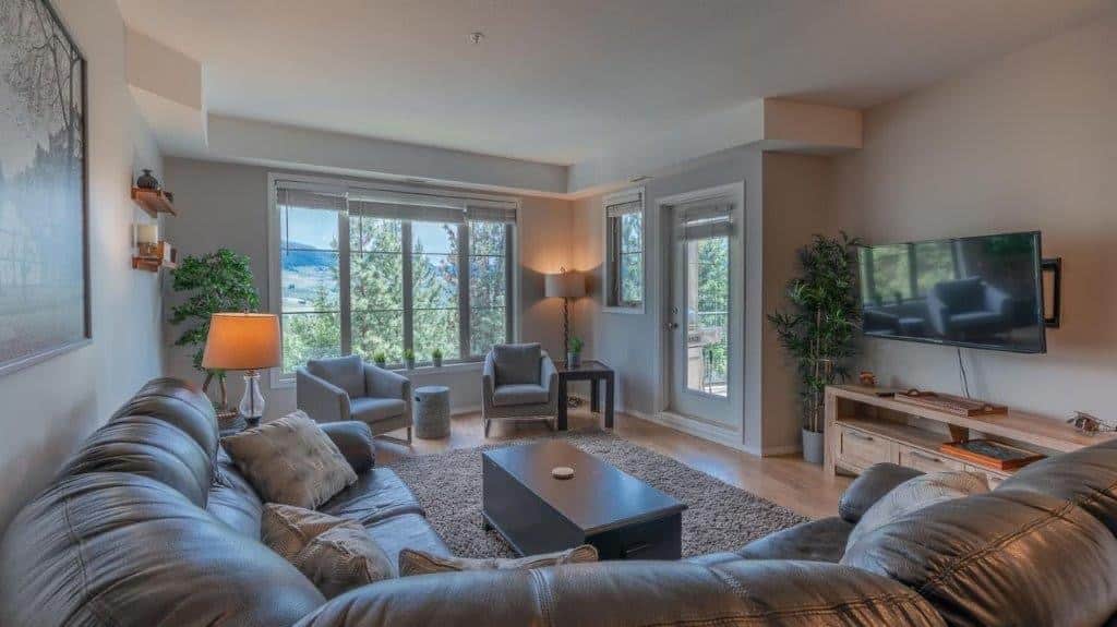 2306 Cozy Living Room
