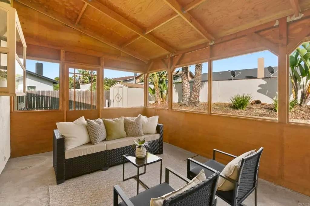 Beautiful screened-in porch Beautiful screened-in porch