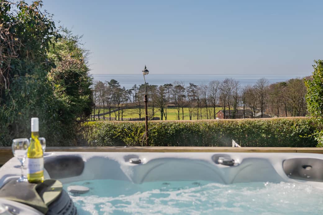 Hot tub 