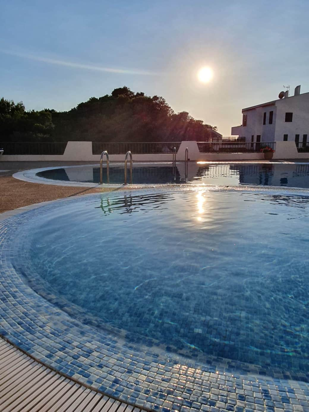 Piscina principale e piscina per bambini