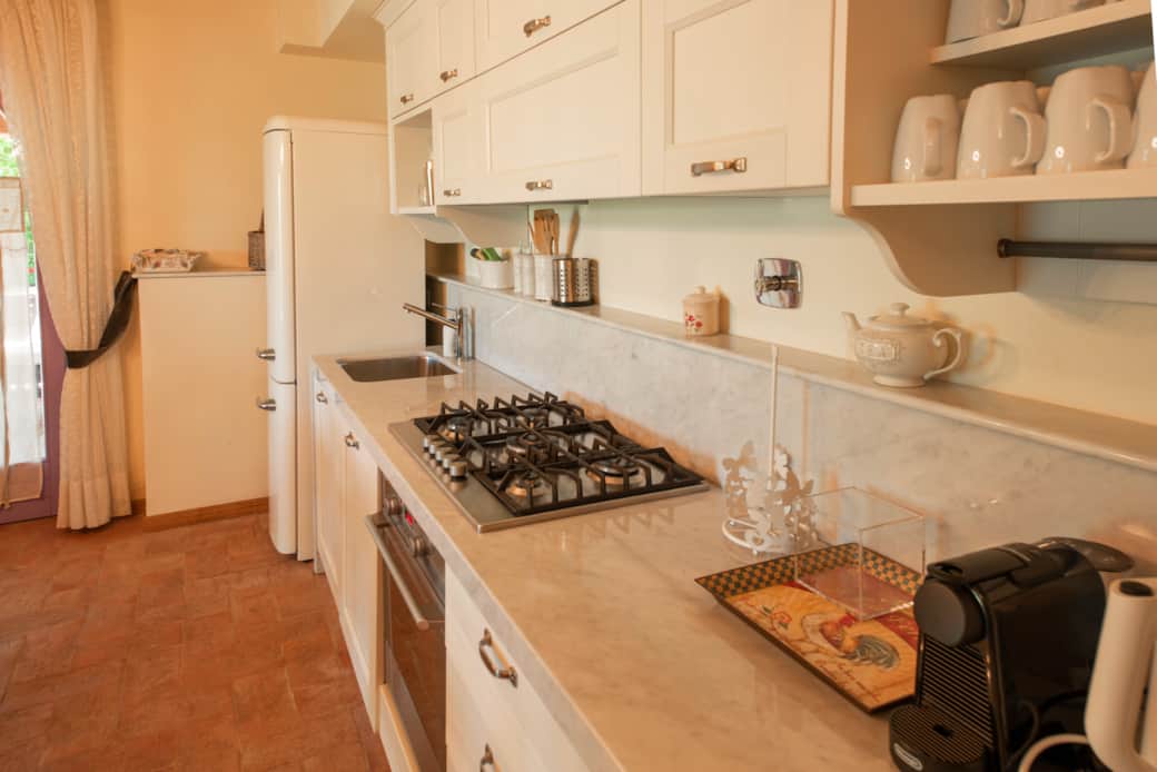 Cucina completamente attrezza Villa Olive Harmonyta in stile toscano