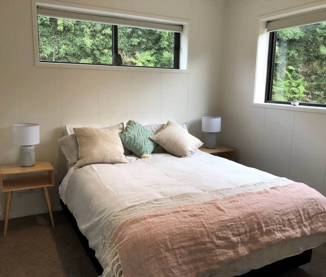 brand new queen bed mattress, pillows etc.. super comfy! Enjoy the total peace and quiet the countryside provides!