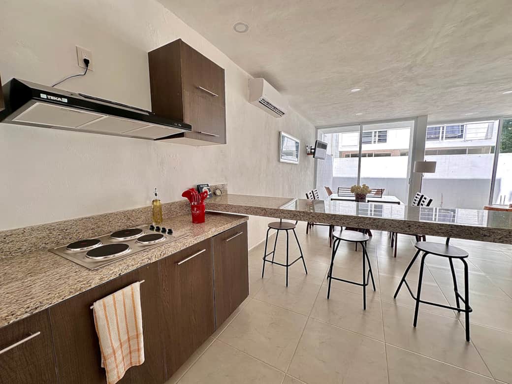 Complete and fully equipped kitchen