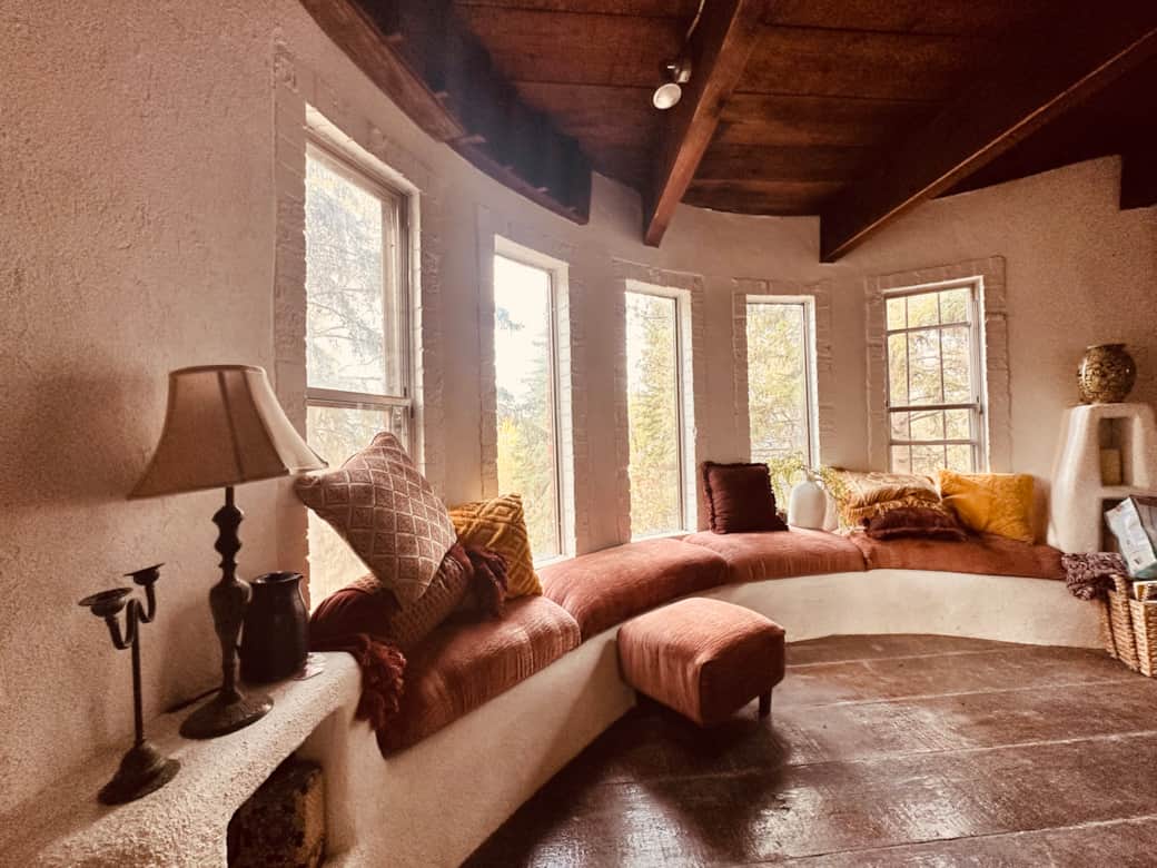 Window seating - 2nd floor
