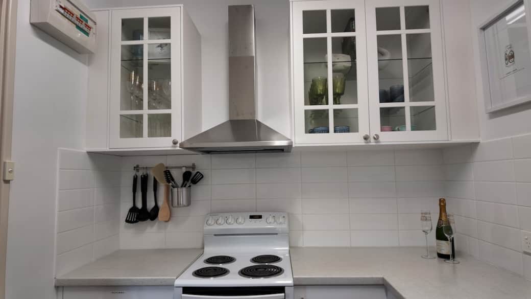 Full kitchen with electric stove & all cooking appliances & utensils 