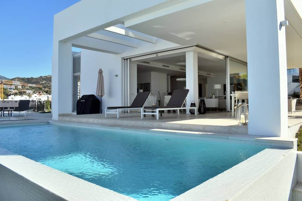 Salt water infinity pool