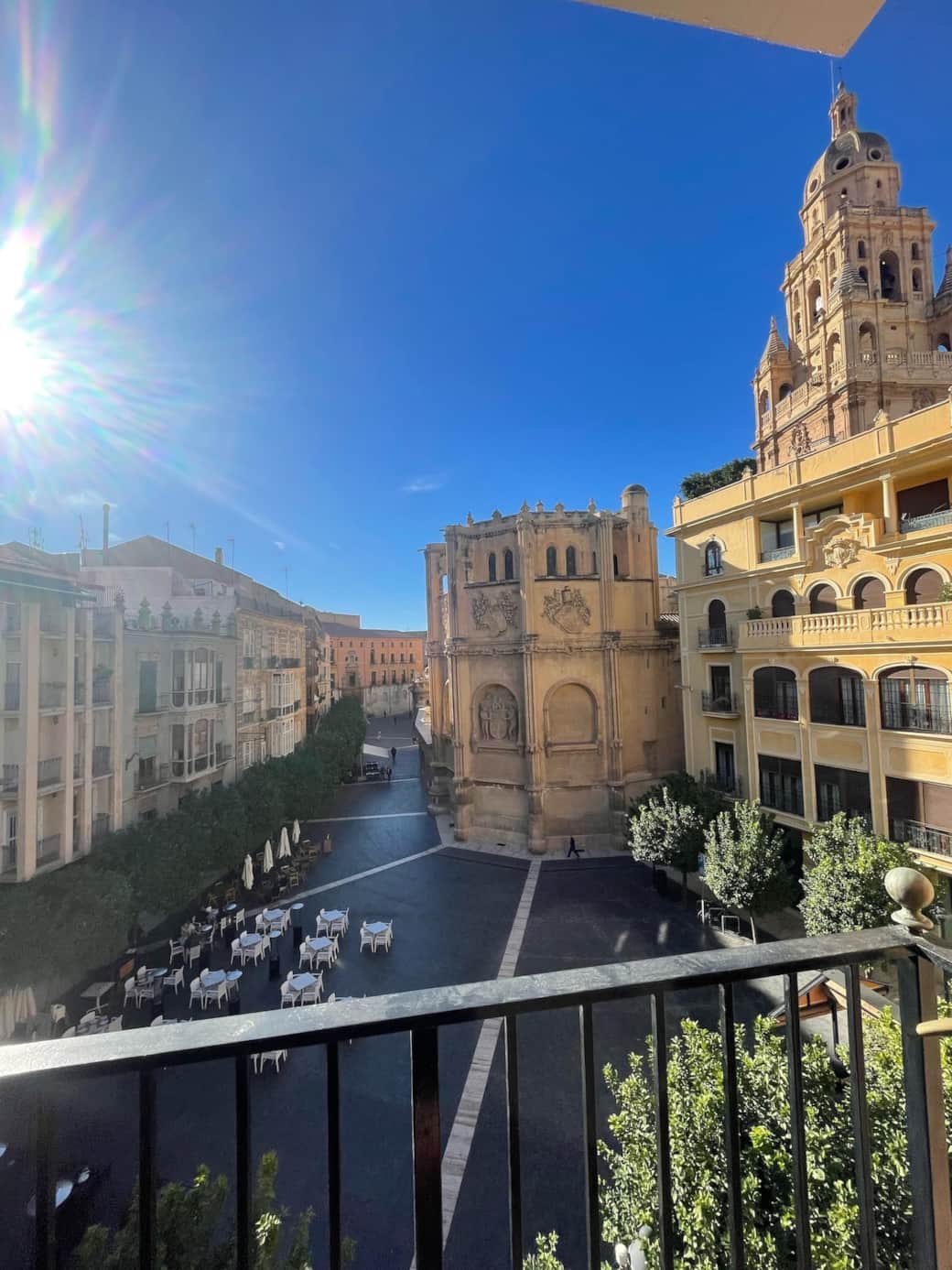 Vista desde el balcón. Vista desde el balcón.