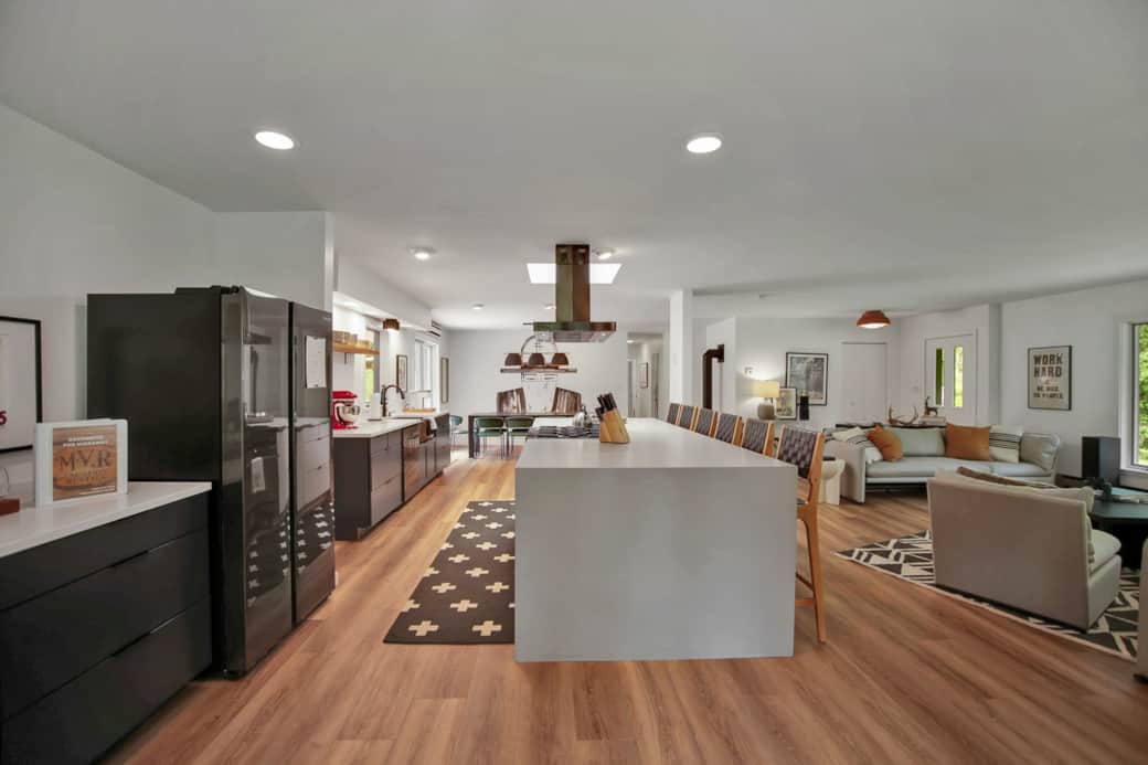 Open living space so you won't miss a conversation. 