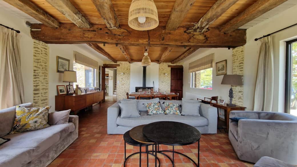 Spacious living room