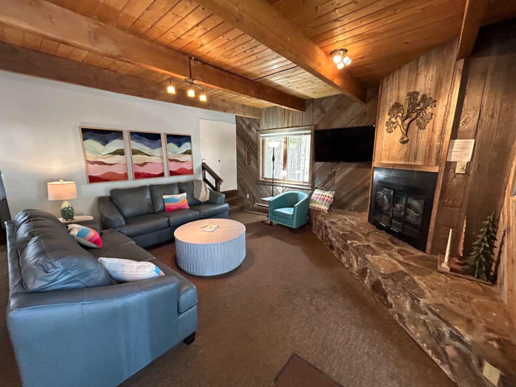 SnoAway Main Level Living Room