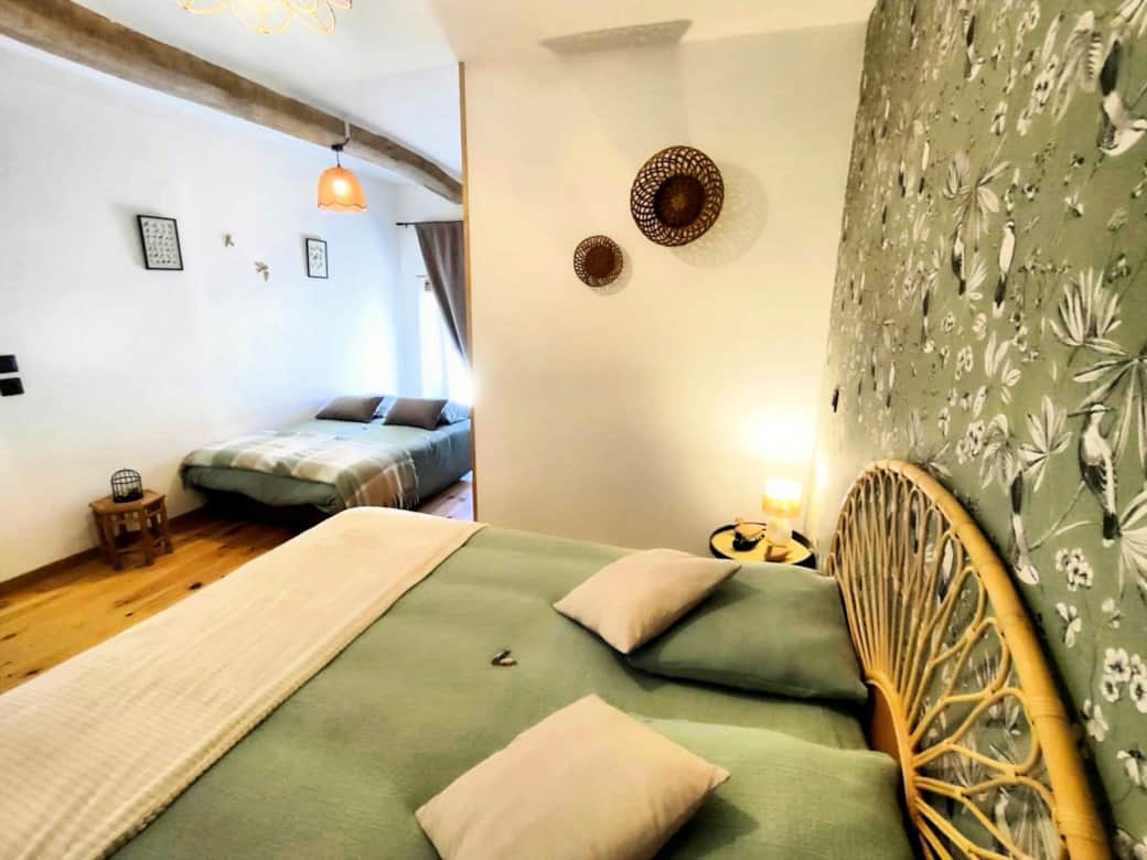 CHAMBRE LE CHANT DES OISEAUX POUR 4 PERSONNES CHAMBRE LE CHANT DES OISEAUX POUR 4 PERSONNES