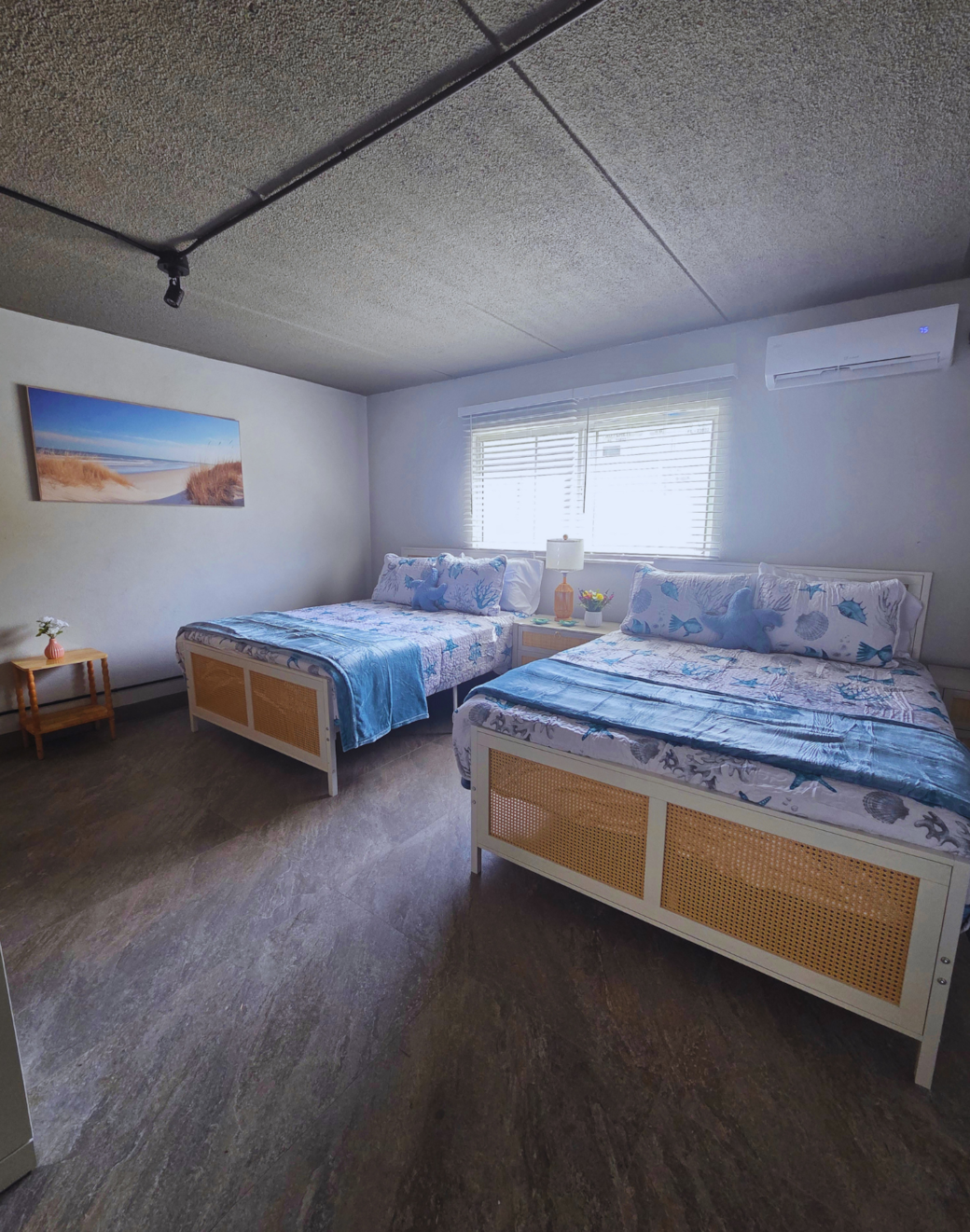 Spacious comfort room with 2 queen beds and bedside lamps. Treasure Island, FL Spacious comfort room with 2 queen beds and bedside lamps. Treasure Island, FL