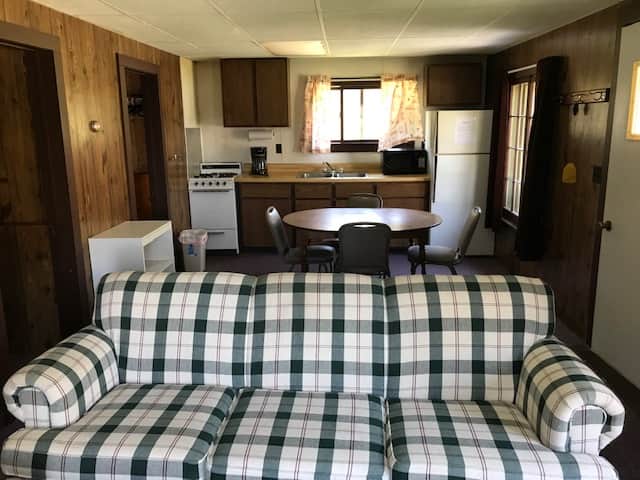 Kitchen/Dining Kitchen/Dining