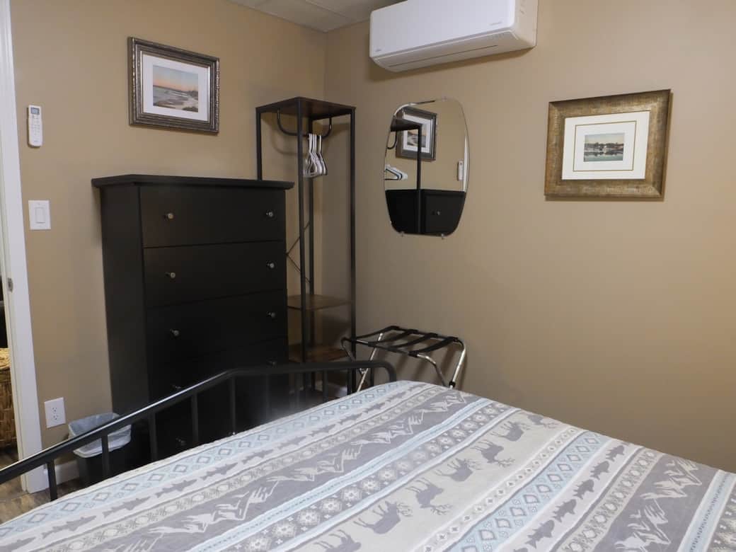Bedroom - Queen Bed