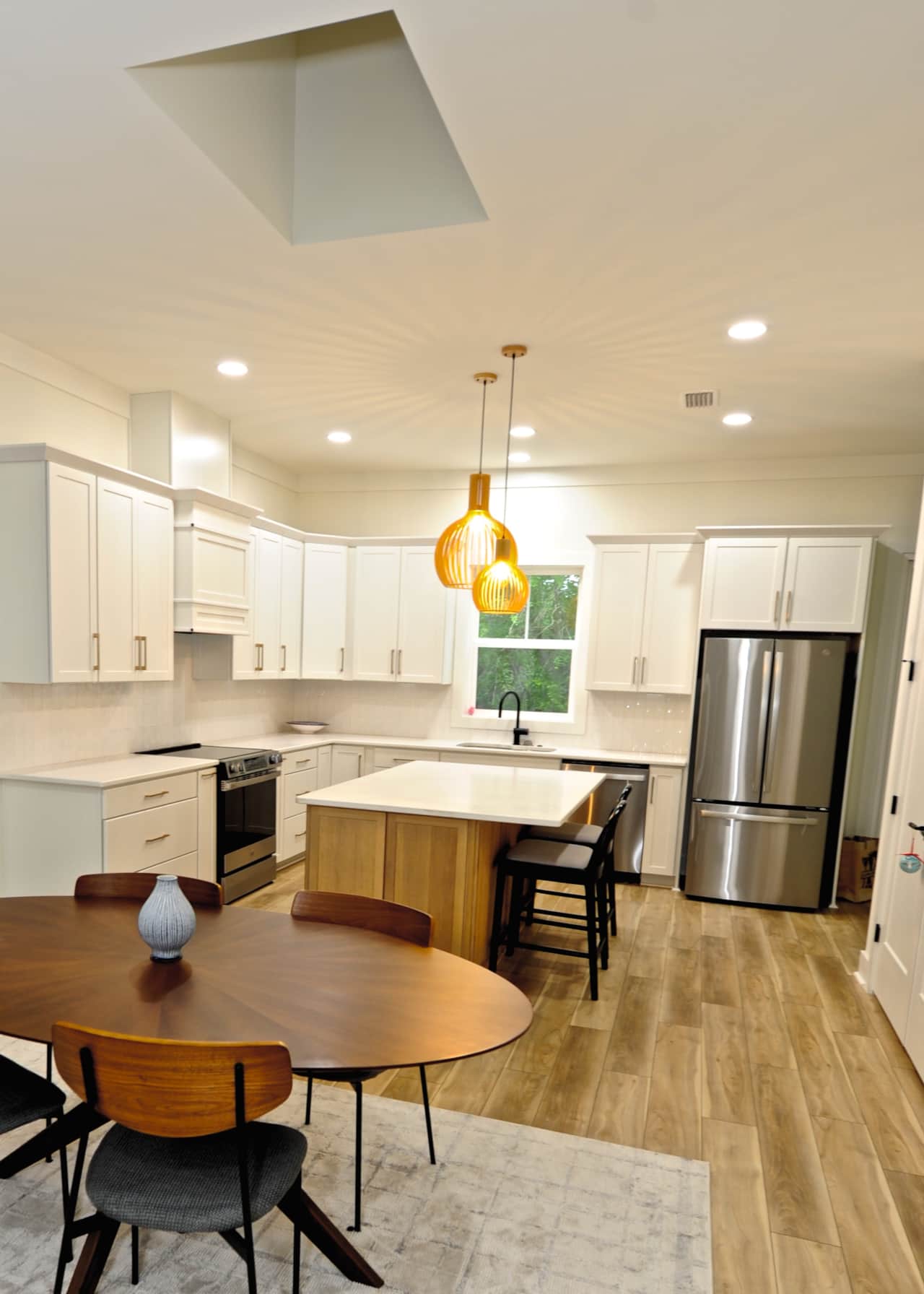 313 N 9th St - Full Kitchen and Dining Area