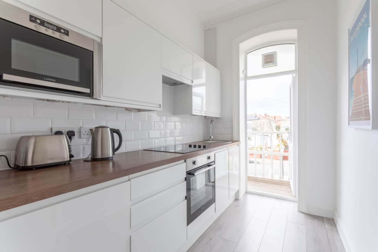 Newly fitted kitchen - fully equipped with a dishwasher and coffee machine.