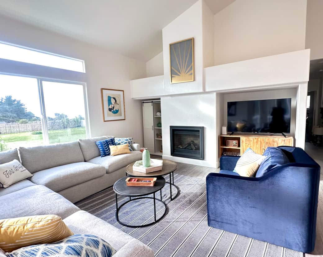 Living Room - Gas Fireplace Living Room - Gas Fireplace