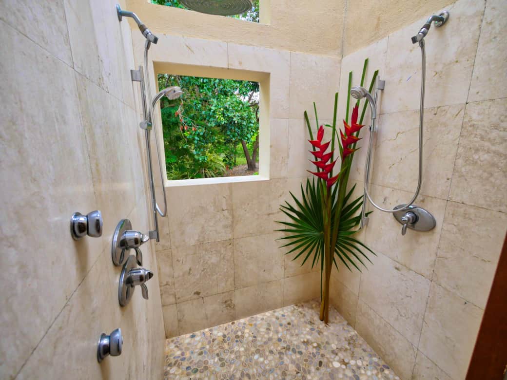 Politilly Suite Balinese Shower