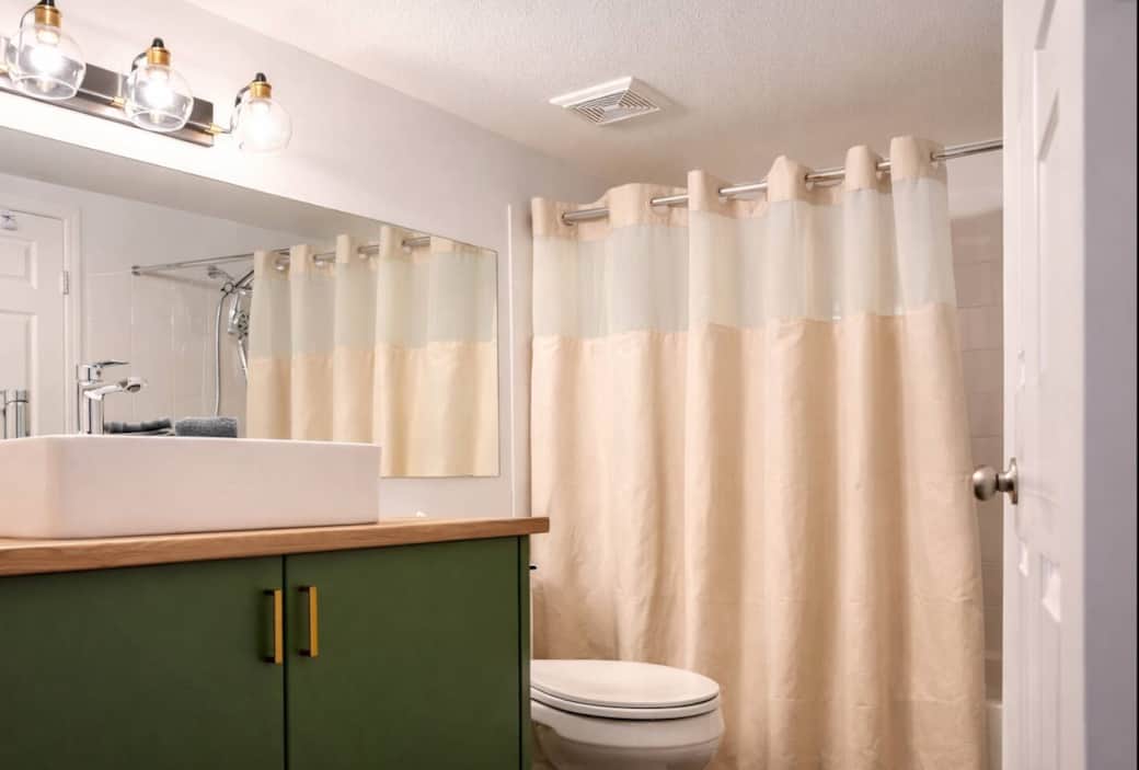 Shower & Tub Combo Shower & Tub Combo