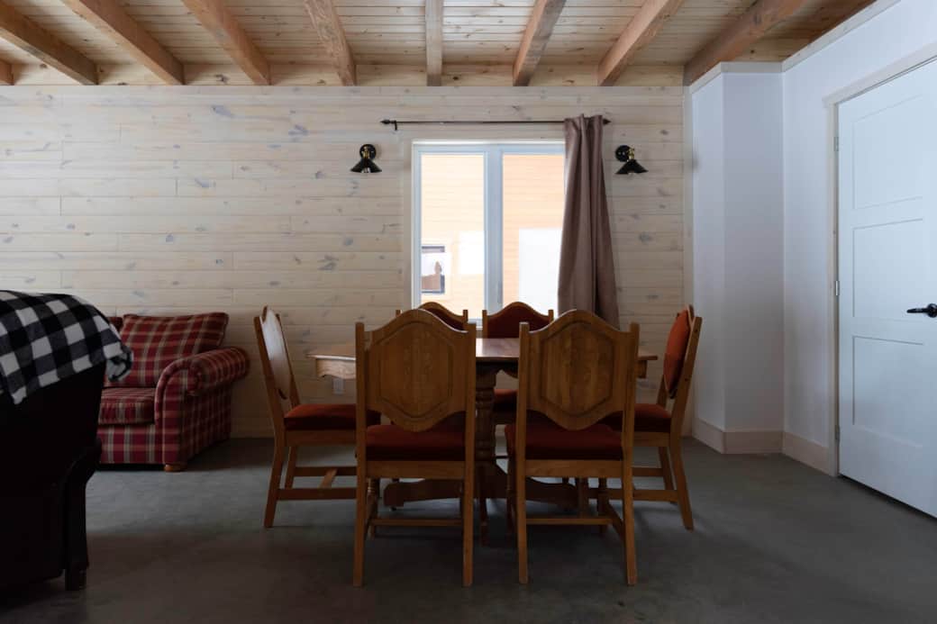 Salle à manger - le mobilier peut varier selon l'unité