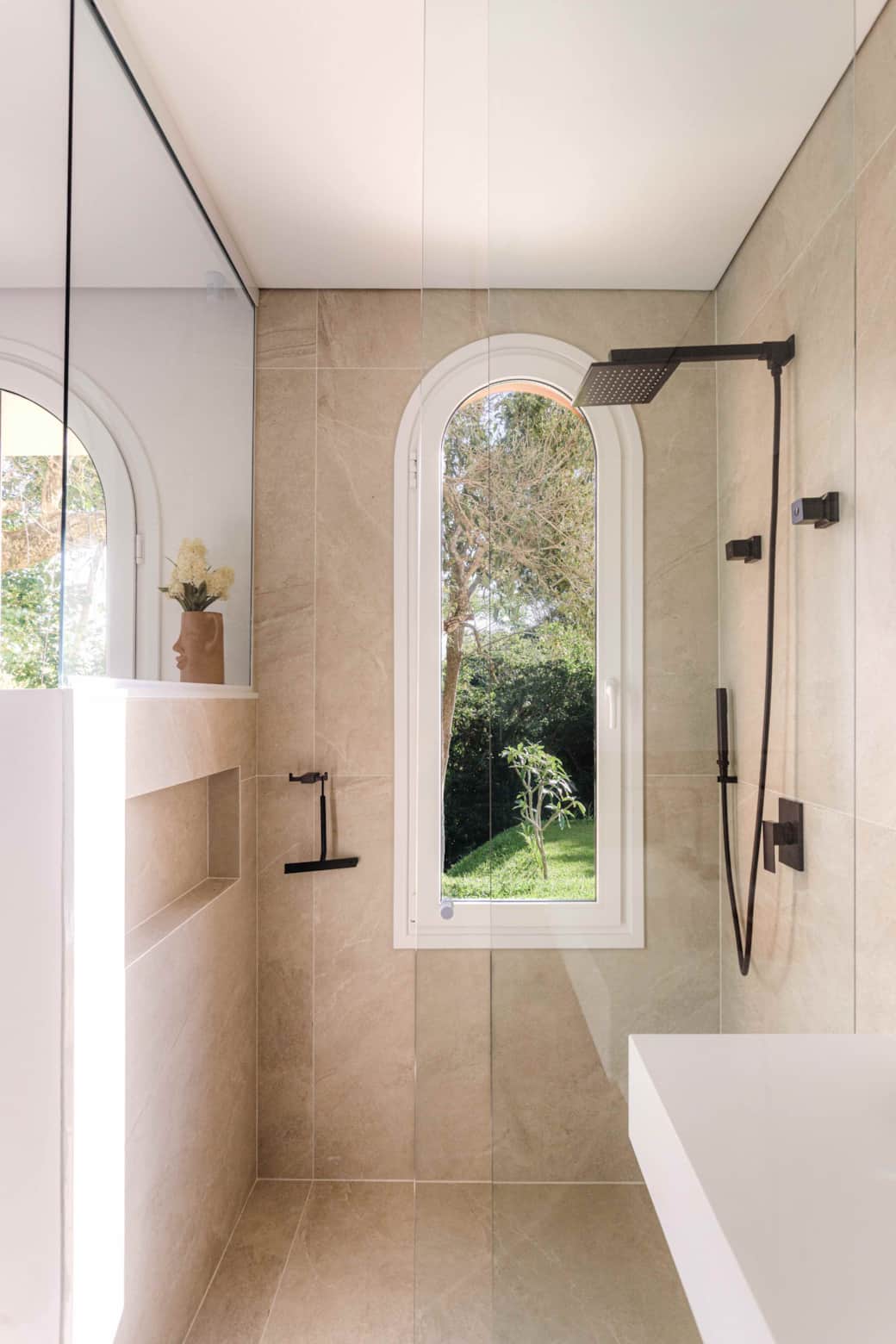 Subtle materials and views blend indoors and out Subtle materials and views blend indoors and out