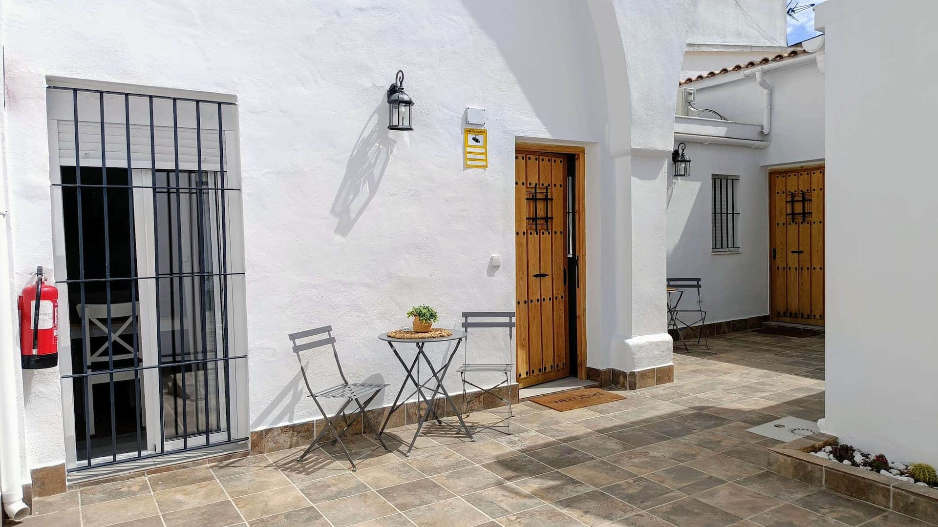 Vista del patio de los Apartamentos Turísticos Antonio Parra - Jerez