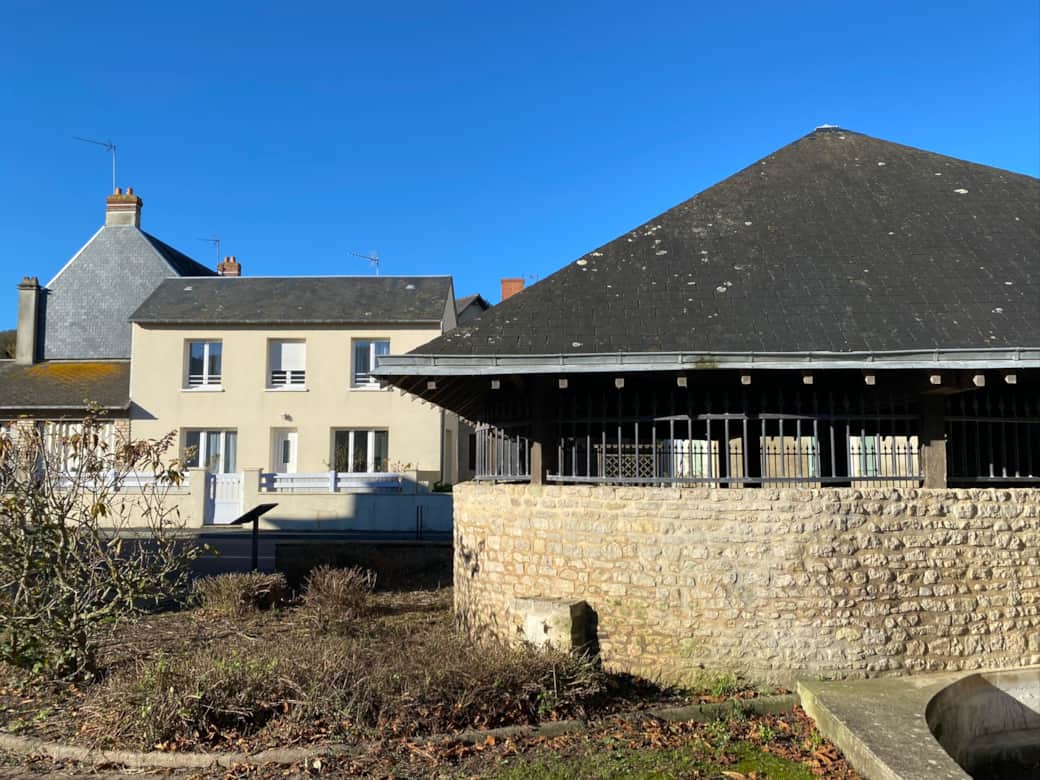 Le lavoir et la maison Le lavoir et la maison