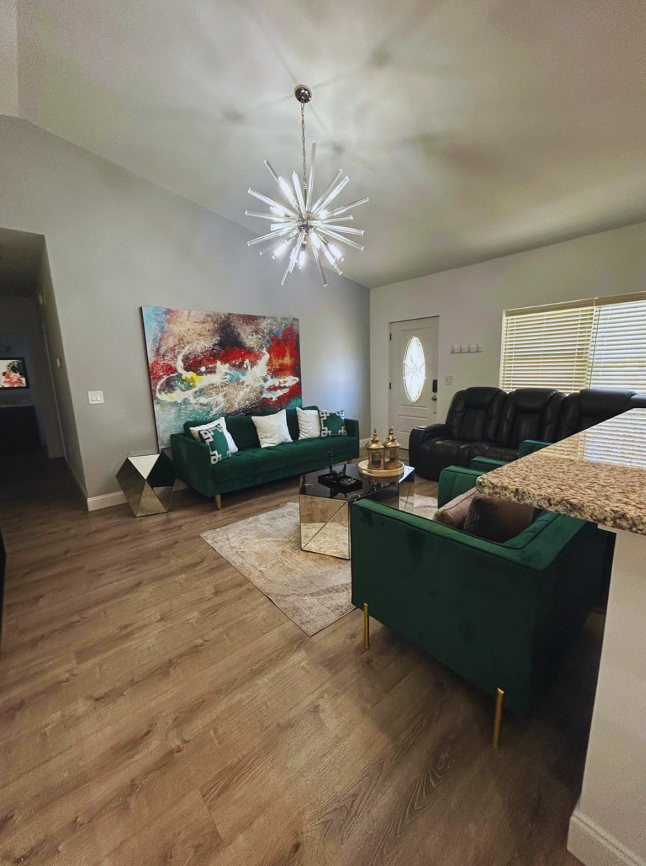 Modern 3-bedroom home with 2 baths, full kitchen, and outdoor area. Lakeland, FL