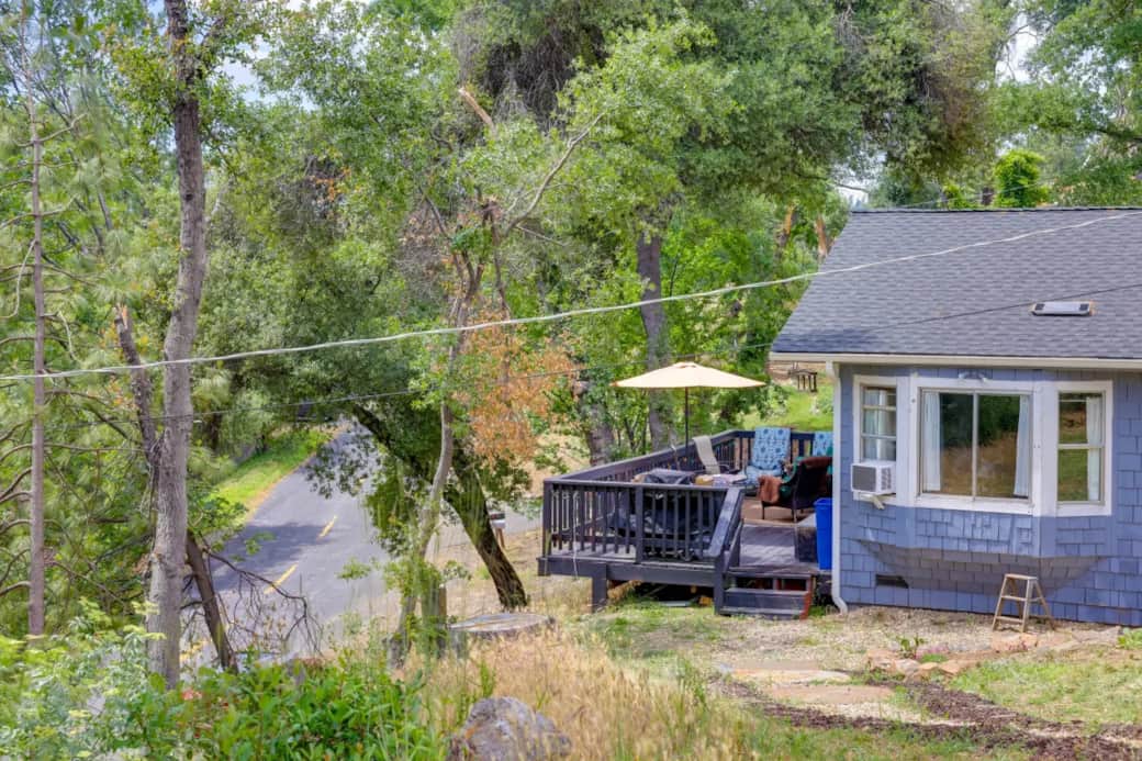 Cozy Cabin Near Yosemite Landscape1