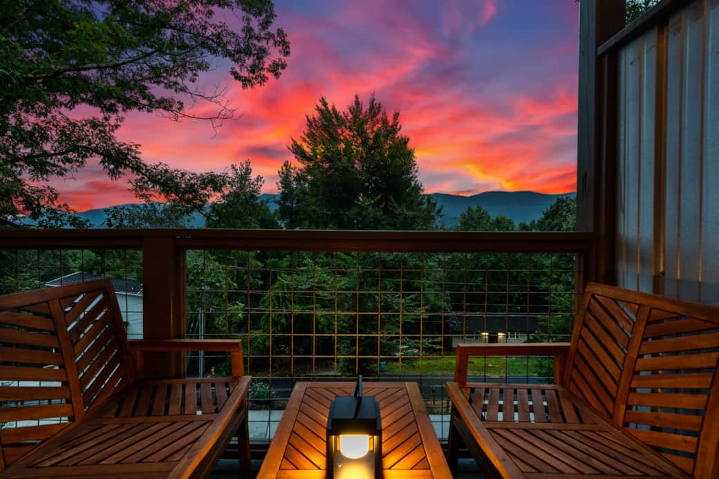 Upper patio in twilight with mountain views! Upper patio in twilight with mountain views!