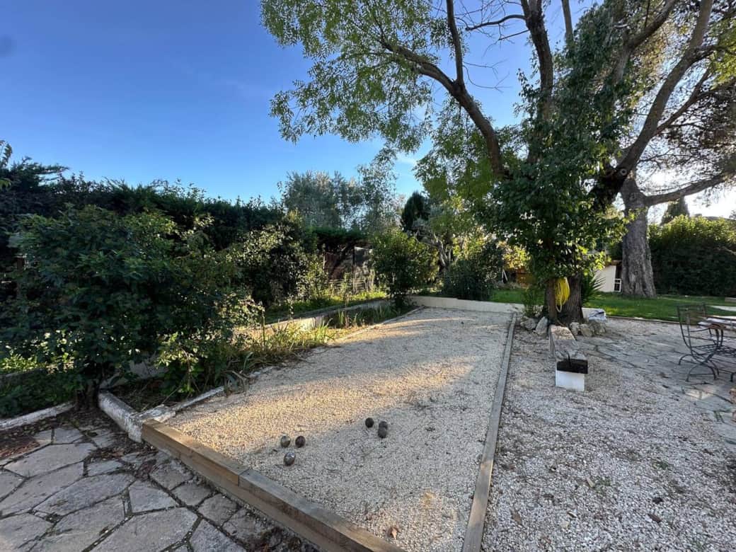 Boulodrome, pétanque, boules fournies Boulodrome, pétanque, boules fournies