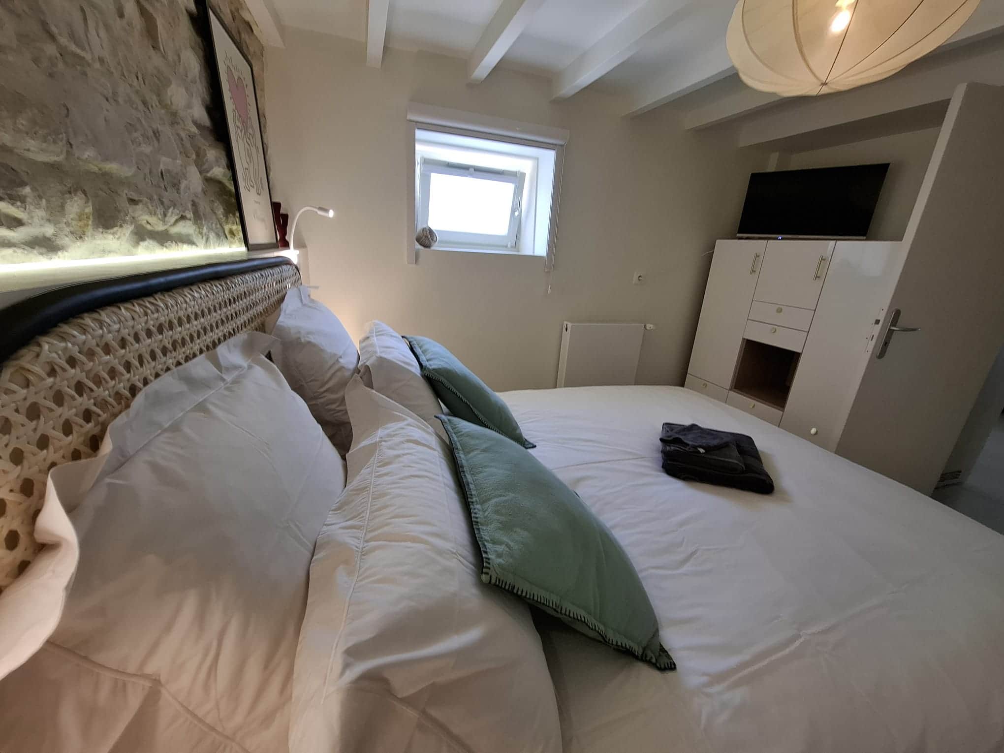 Chambre 2 de plein pied avec télé.jpeg