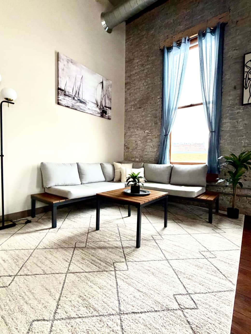 Lofts 211 lr