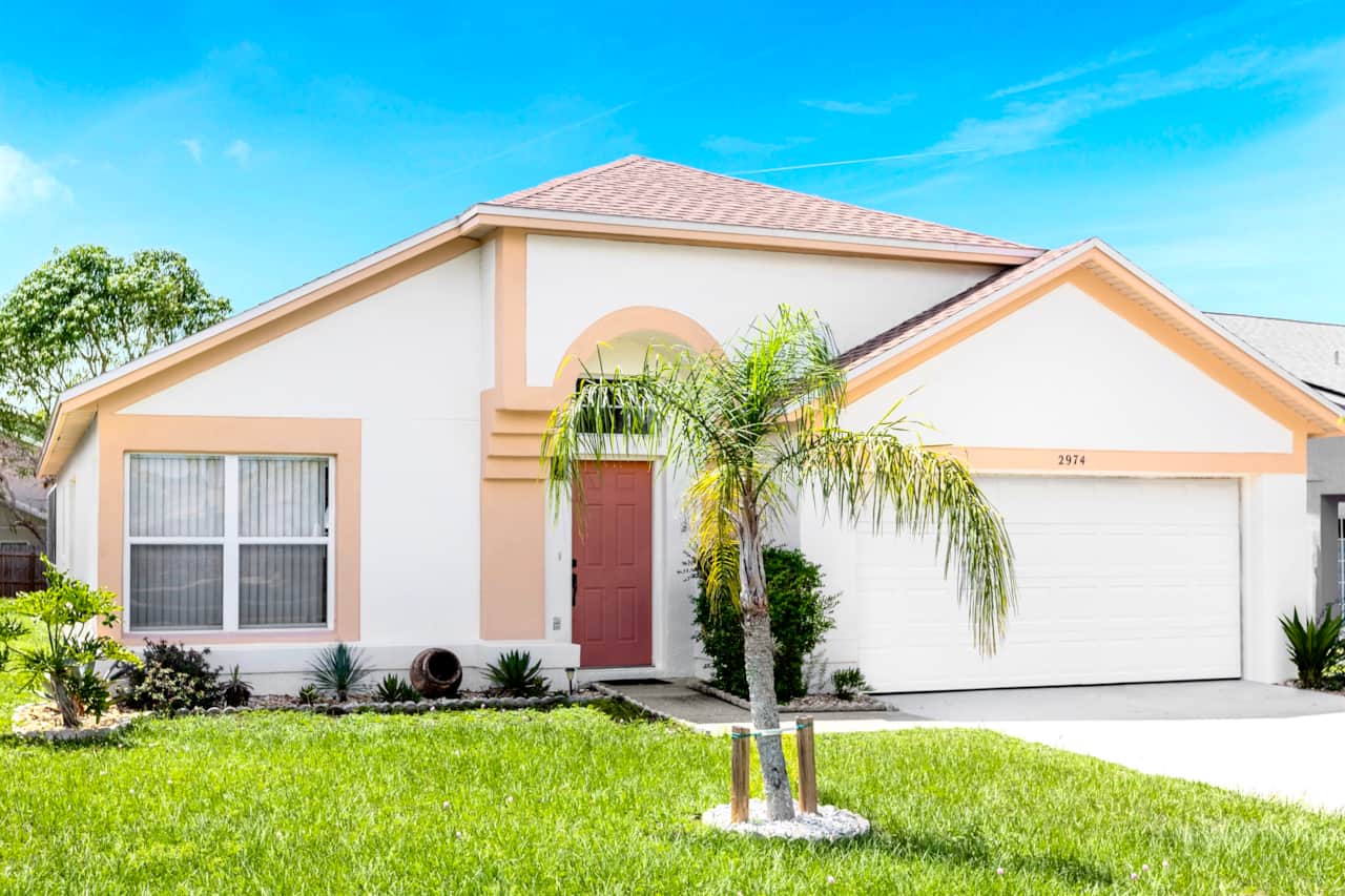 Lovely 3 bed, 2 baths home on the Lindfields Estate
