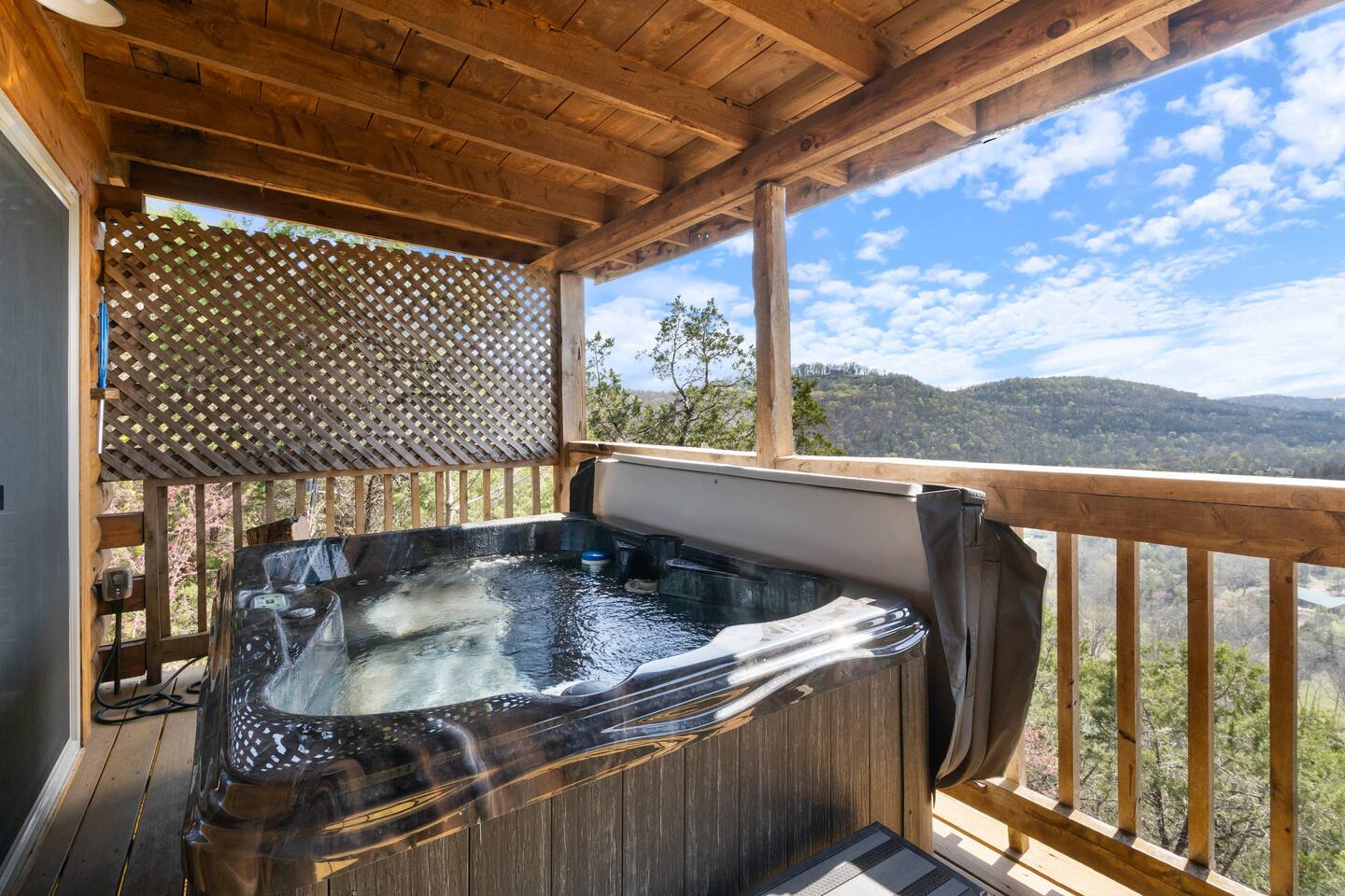 River Views, Sleeps 2, Hot Tub