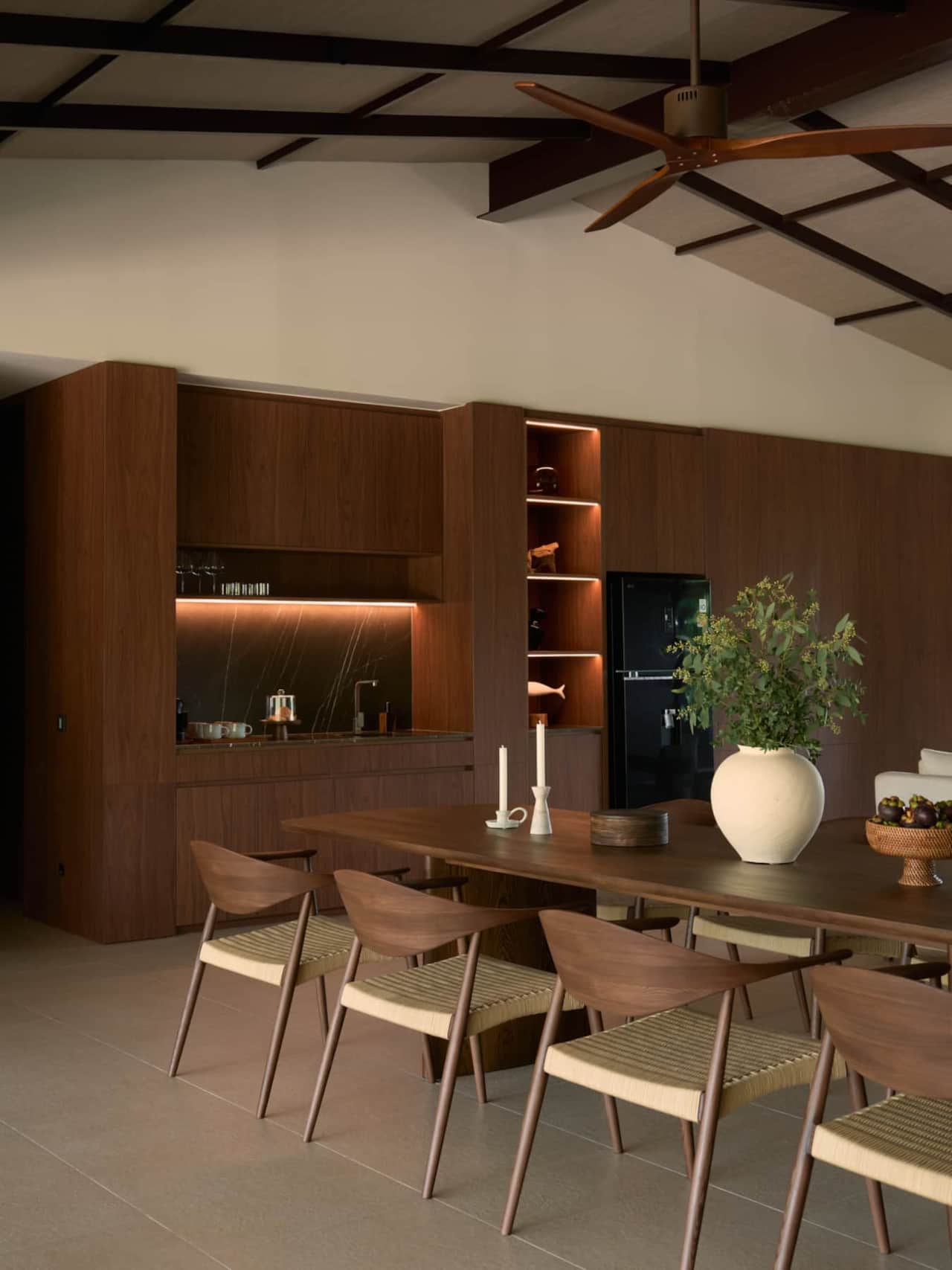 Star King Suite - Living & Pantry Area