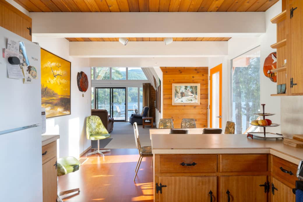 Kitchen lake cabin rental Sproat lake