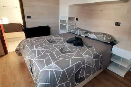 Camera matrimoniale con materasso Queen Size e Memory Foam.