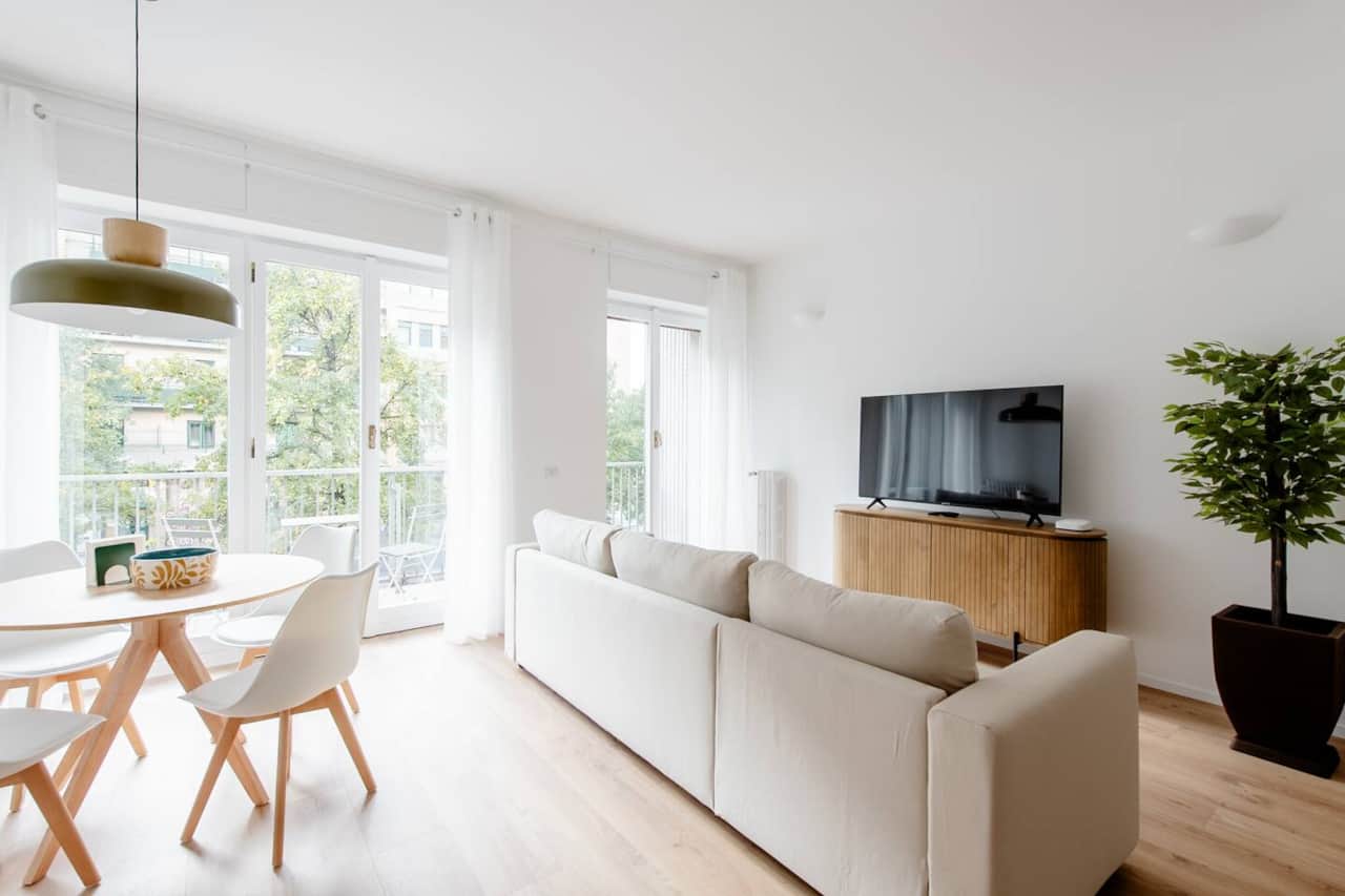 Welcome to YOUR bright Living room! it is going to be a unique experience!