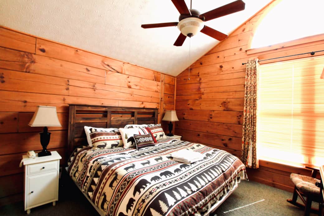 Nanook's Loggers Run - Master Bedroom 1 - King