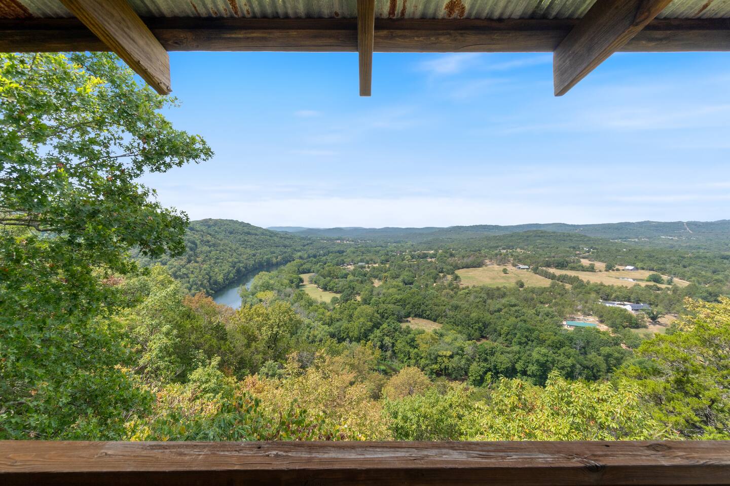 River Cabin, Jacuzzi, Sleeps 6!