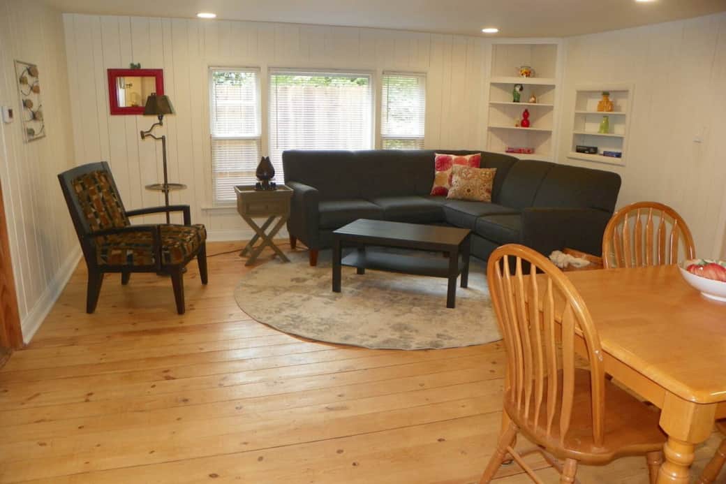 Living/dining area